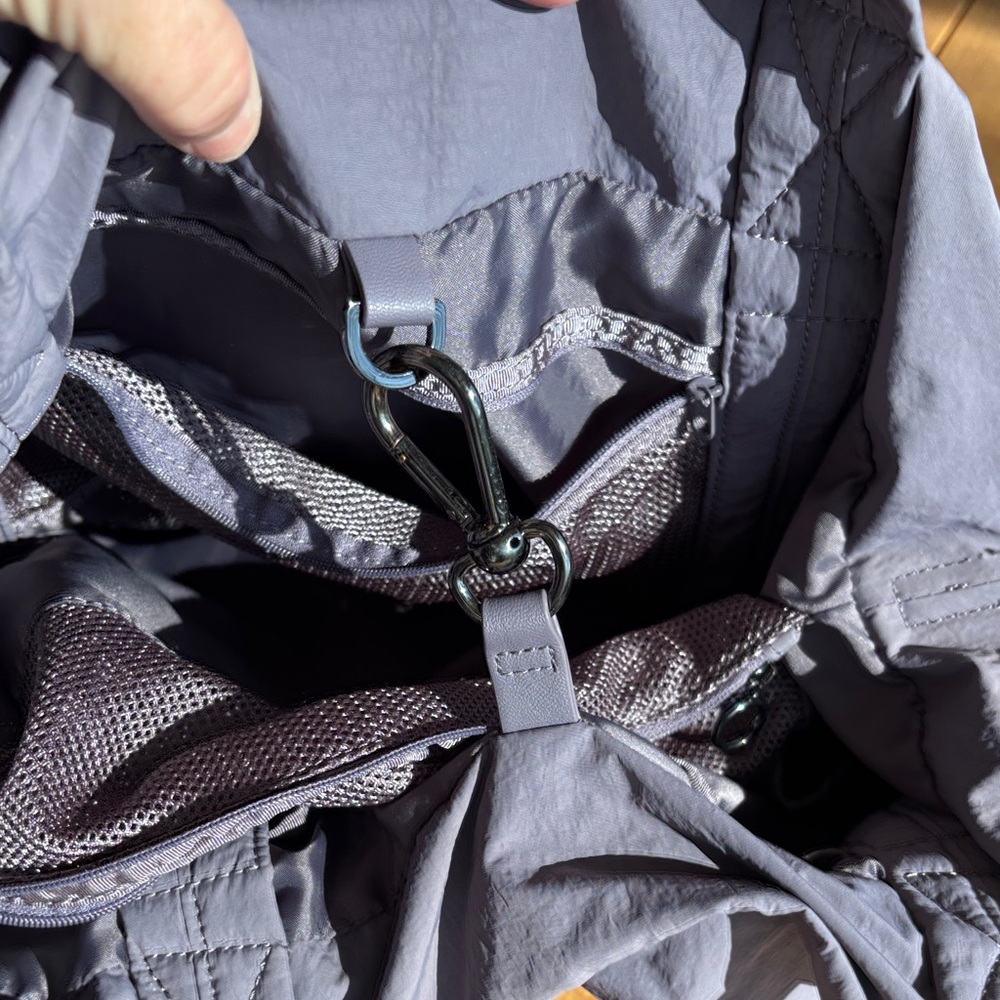Lululemon On My Level Tote Women's Bag - Picture 9 of 10